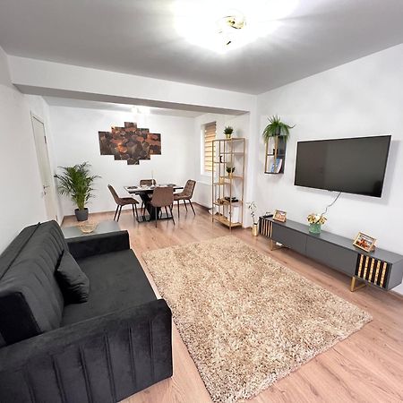 Sun Apartments Отопень Екстер'єр фото