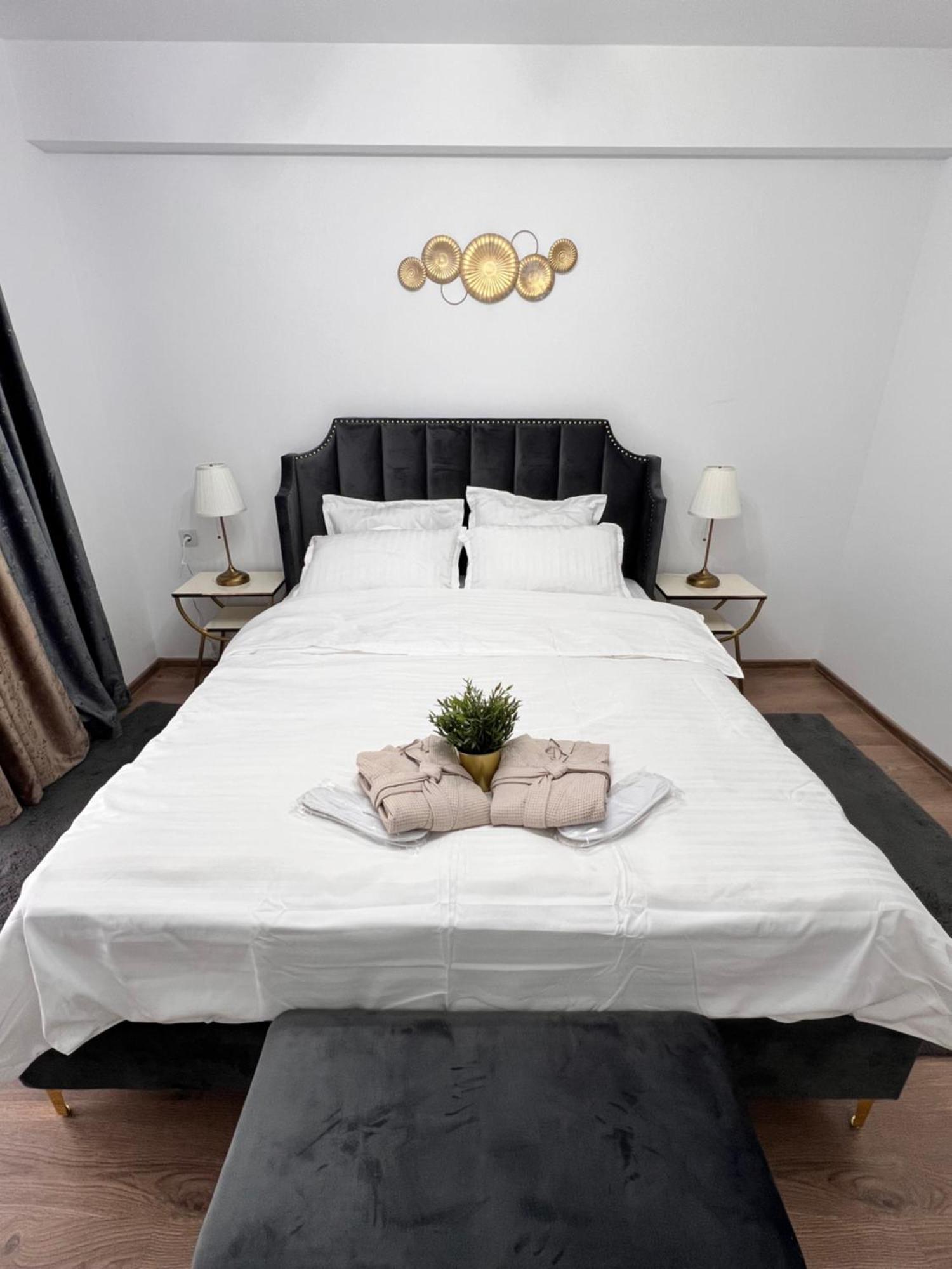 Sun Apartments Отопень Екстер'єр фото