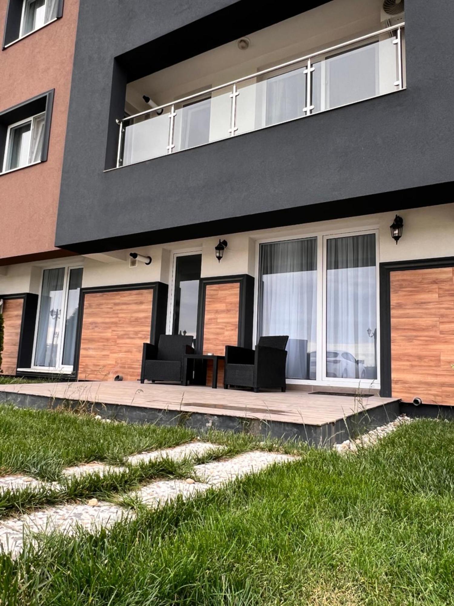 Sun Apartments Отопень Екстер'єр фото