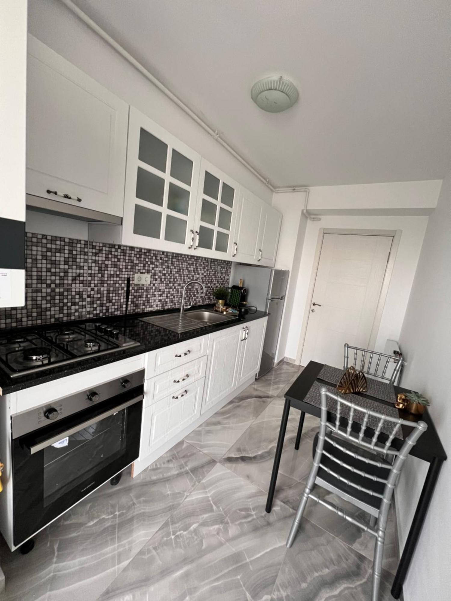 Sun Apartments Отопень Екстер'єр фото