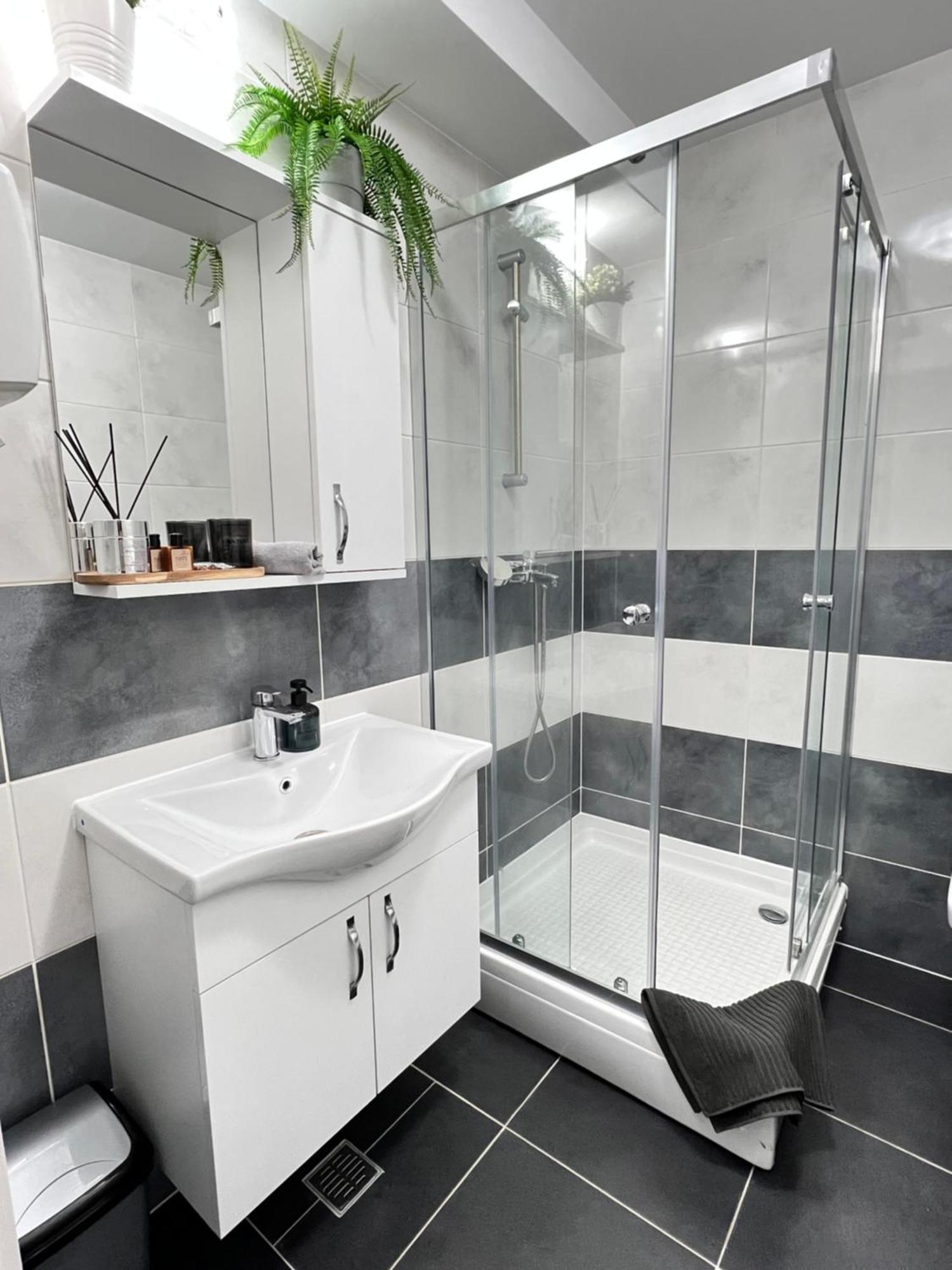 Sun Apartments Отопень Екстер'єр фото